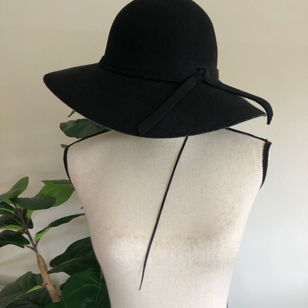 Classic Black Wool Floppy Hat - Elegant Women's Accessory
